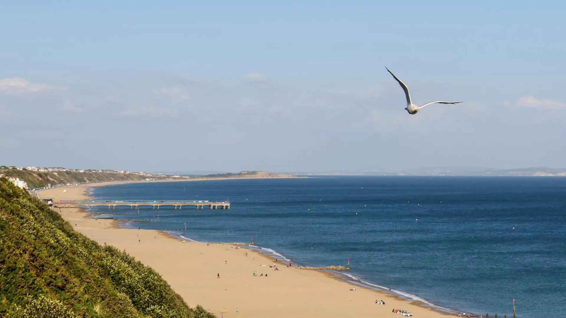 Modern Town Centre Flat - Free Shared Parking, King Size Bed, 5 Minutes Walk To Beach Bournemouth Apartment