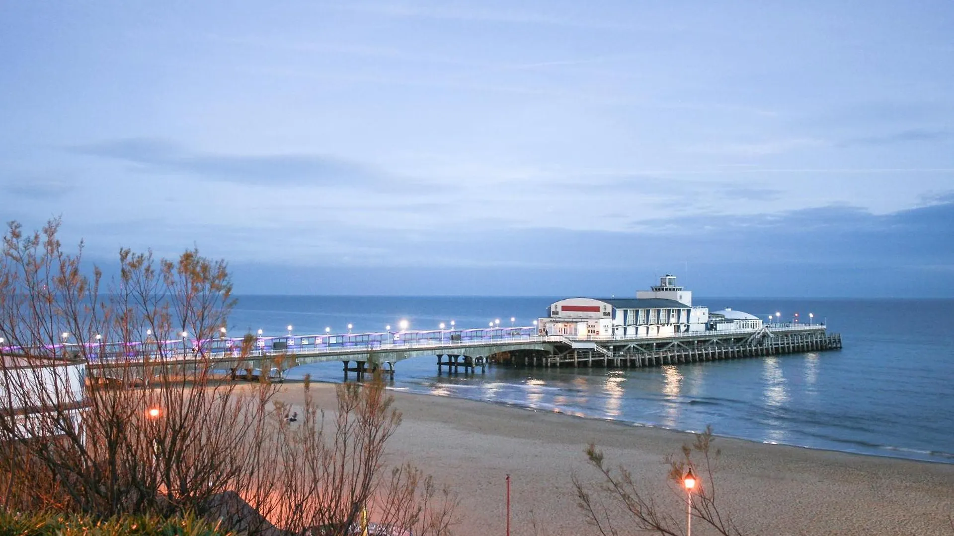 Apartment Modern Town Centre Flat - Free Shared Parking, King Size Bed, 5 Minutes Walk To Beach Bournemouth