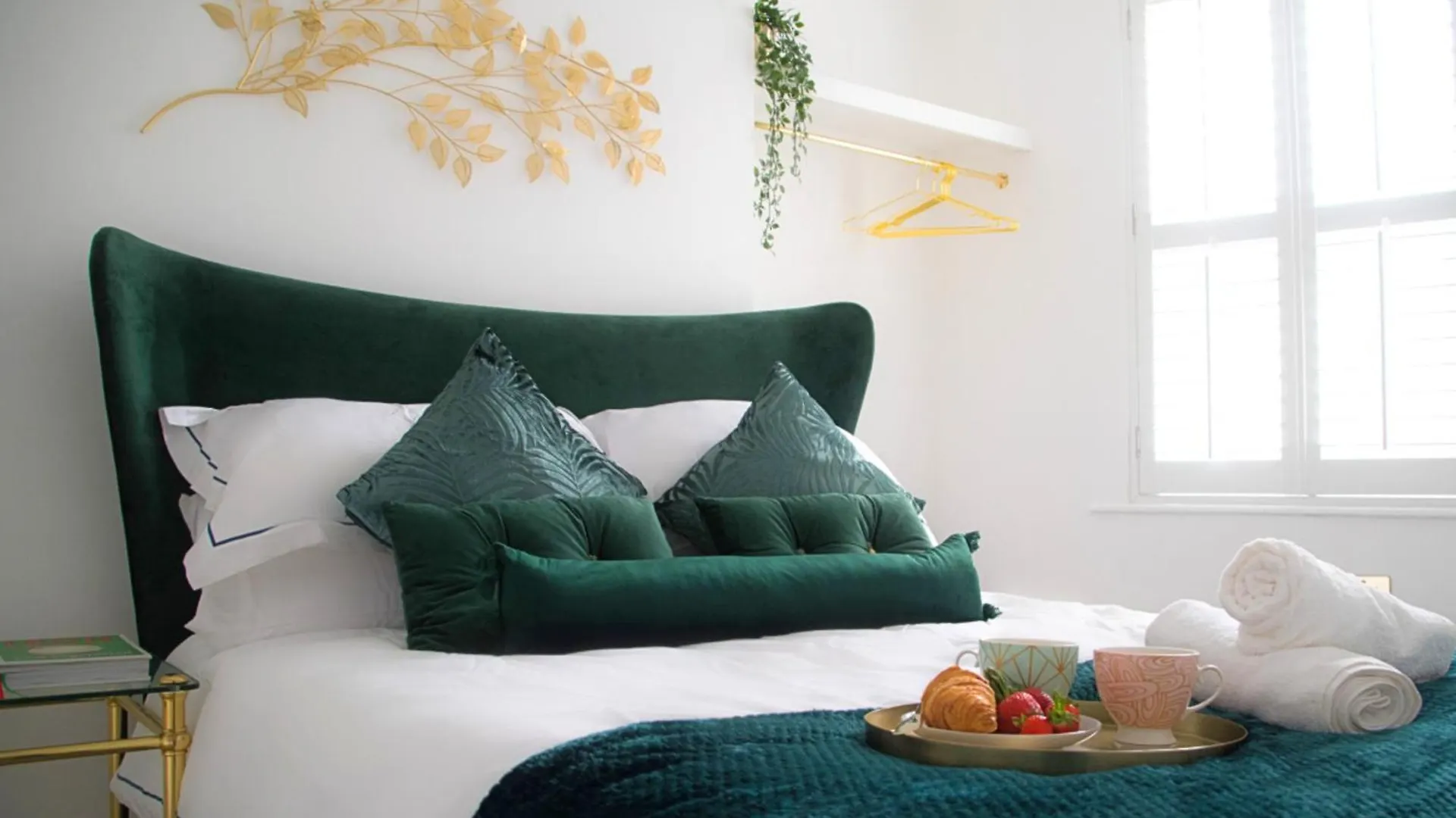 Modern Town Centre Flat - Free Shared Parking, King Size Bed, 5 Minutes Walk To Beach Bournemouth Apartment