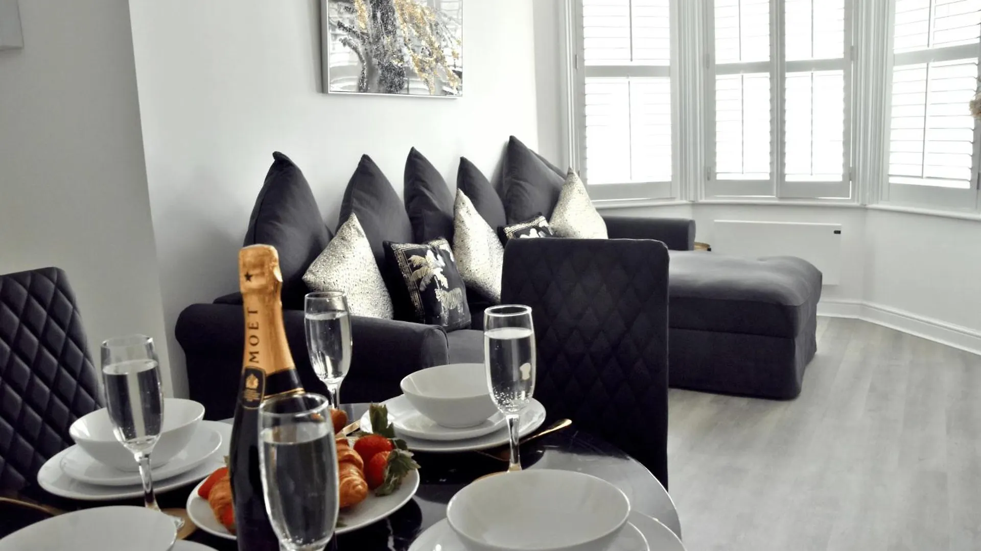 Διαμέρισμα Modern Town Centre Flat - Free Shared Parking, King Size Bed, 5 Minutes Walk To Beach Μπόρνμουθ