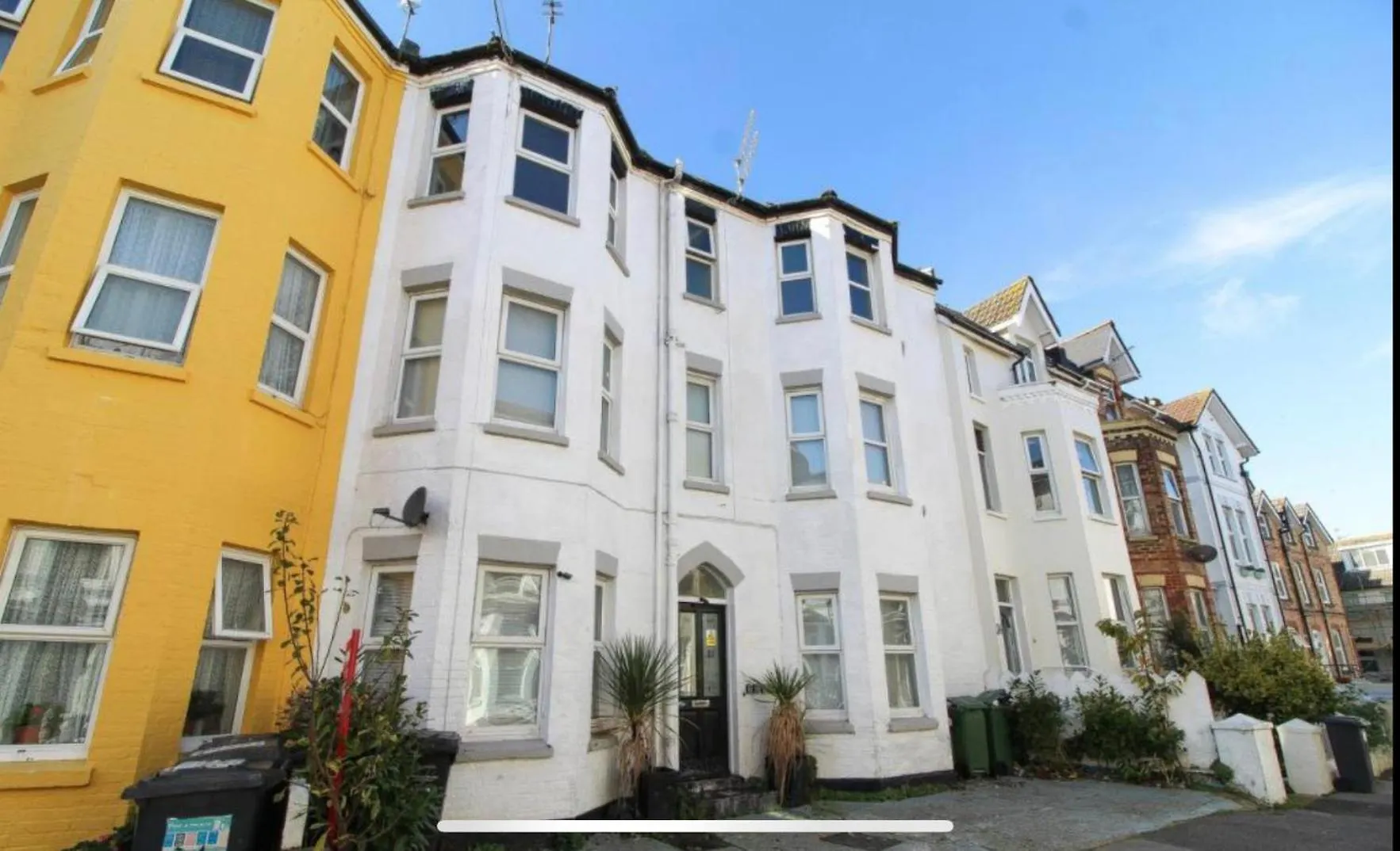 Modern Town Centre Flat - Free Shared Parking, King Size Bed, 5 Minutes Walk To Beach Bournemouth Apartment