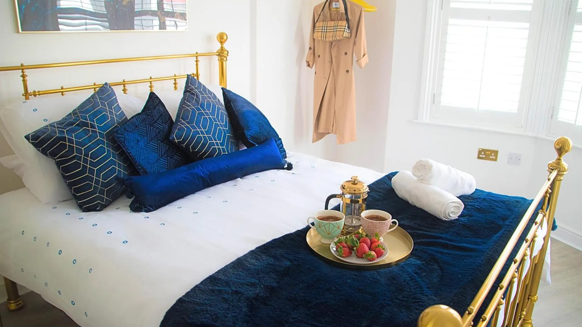 Apartment Modern Town Centre Flat - Free Shared Parking, King Size Bed, 5 Minutes Walk To Beach Bournemouth